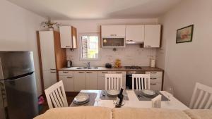 Kuchyň nebo kuchyňský kout v ubytování Apartment Antonia