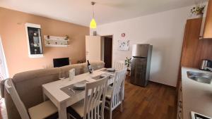 Kuchyň nebo kuchyňský kout v ubytování Apartment Antonia