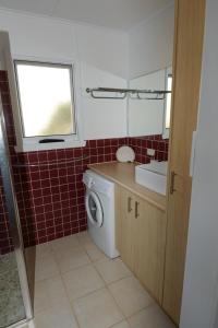 a bathroom with a washing machine and a window at Sea-Esta @ Inverloch in Inverloch