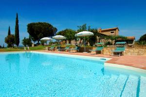 Bazén v ubytování Agriturismo Montecchio nebo v jeho okolí
