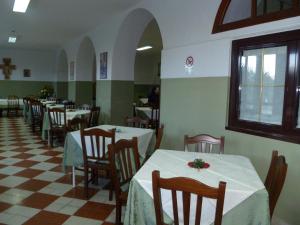 A restaurant or other place to eat at Ancelle Sorrento - Casa d'Accoglienza