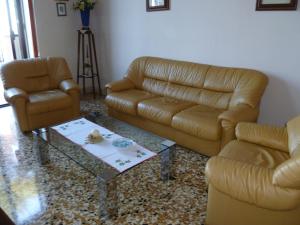 A seating area at Ancelle Sorrento - Casa d'Accoglienza