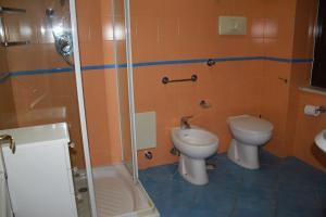 A bathroom at Ancelle Sorrento - Casa d'Accoglienza