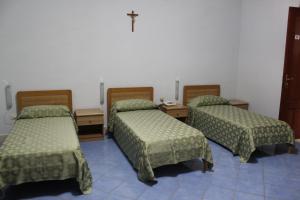 A bed or beds in a room at Ancelle Sorrento - Casa d'Accoglienza