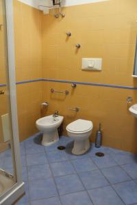 A bathroom at Ancelle Sorrento - Casa d'Accoglienza