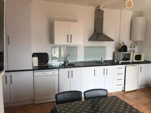 A kitchen or kitchenette at Jardin Andaluz Appart Alhambra