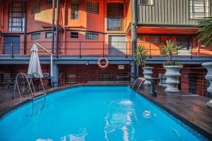 a swimming pool in front of a building at Manhattan Lofts in Cape Town