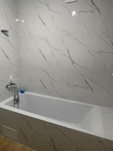 Kúpeľňa v ubytovaní VIP квартира в центре города, новостойка в ЖК Prestige Apаrtments, Ровно