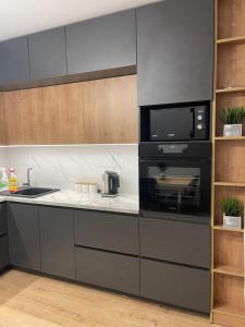 Kuchyňa alebo kuchynka v ubytovaní VIP квартира в центре города, новостойка в ЖК Prestige Apаrtments, Ровно