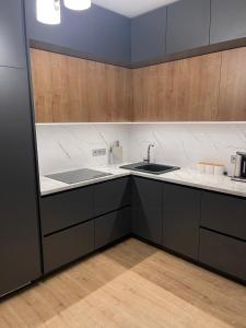 Kuchyňa alebo kuchynka v ubytovaní VIP квартира в центре города, новостойка в ЖК Prestige Apаrtments, Ровно