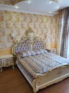 A bed or beds in a room at Гостевой дом Орхидея