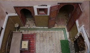 vista sul soffitto di una camera con un piano di Riad Tarik a Marrakech