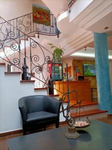 a living room with a black chair and a table at La Casona Canaria Boutique Home B & B in Agüimes