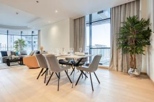 Posezení v ubytování RH- A Stylish Home Away from Home, Spacious 02 BR near Dubai Mall