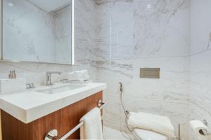Koupelna v ubytování RH- A Stylish Home Away from Home, Spacious 02 BR near Dubai Mall