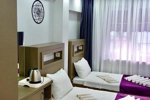 Katil atau katil-katil dalam bilik di Konyaaltı HOTEL +46 gambar