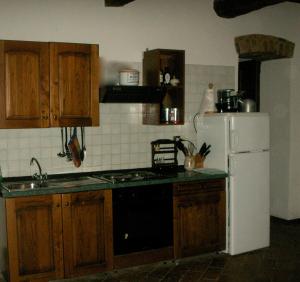 A kitchen or kitchenette at Poggio Etrusco sas di Sheldon Johns Pamela Kay