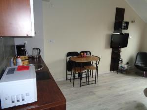 Kuchyň nebo kuchyňský kout v ubytování Apartament Happy + 21 fotografií