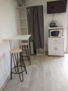 Kuchyň nebo kuchyňský kout v ubytování Studio du Commandant Marché