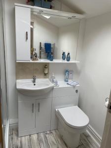 Gallery image of The Little Boathouse Heated in Holyhead