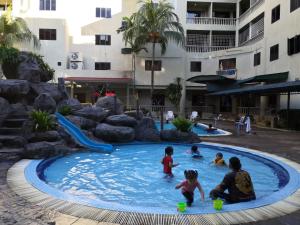 The swimming pool at or close to Pangkor staycation apartment
