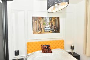 Giường trong phòng chung tại Grand Lux apartman