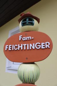 un signe portant le nom d'un engrais d'exploitation dans l'établissement Ferienhaus Feichtinger, à Obertiefenbach
