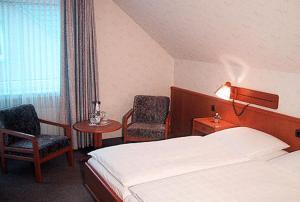 Postel nebo postele na pokoji v ubytování Hotel Alex Herbermann