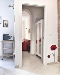 a hallway with a door leading to a living room at Casa 28 in Bologna