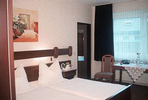 Postel nebo postele na pokoji v ubytování Hotel Alex Herbermann