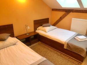 Ένα ή περισσότερα κρεβάτια σε δωμάτιο στο Hotelik Polonia