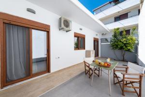 Balkón nebo terasa v ubytování Ritas Modern In-City House