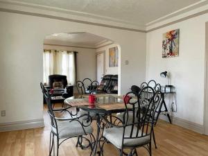 A seating area at 2 BR Apt near Great Lakes Naval Base and 6 Flags
