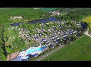 an aerial view of a large parking lot with a pool at Assist' Mobil Home 348 - mobil home 3 chambres tout confort in Onzain