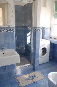 Kúpeľňa v ubytovaní SeaBaudia 2 SENZA TERRAZZA