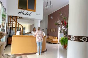 Členové personálu v ubytování Hotel Villa Colonia