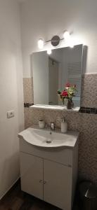 a bathroom with a sink and a mirror at Pensiunea Rozelor Stațiunea Climaterică Sâmbăta in Sîmbăta de Sus +39 photos