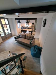 a living room with a couch and a table at Les Logis du rempart in Loches