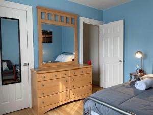 A bed or beds in a room at 2 BR Apt near Great Lakes Naval Base and 6 Flags