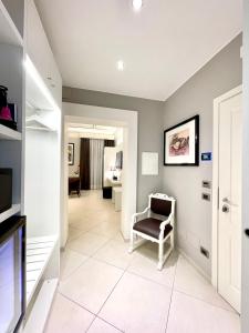 ETNEA STYLE CATANIA LUXURY ROOMS的电视和/或娱乐中心