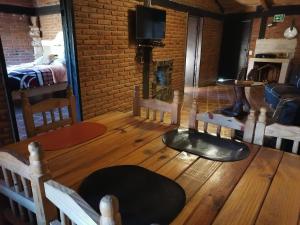 a room with a wooden floor and a fireplace at Cabanas Sierra Nublada in Chignahuapan