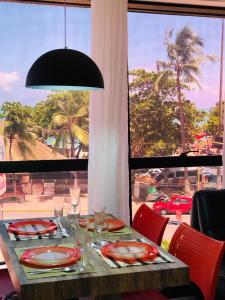 Restauracja lub miejsce do jedzenia w obiekcie Apartamento Maceio Mar e Praia Pajuçara