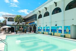 Afbeelding uit fotogalerij van RedDoorz Plus @ Castle Chateau Iloilo in Iloilo City