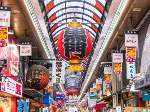 Supermarket nebo jiné obchody v  hotelu nebo okolí
