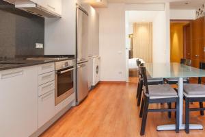A kitchen or kitchenette at Rambla Suites
