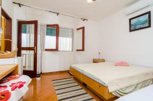 Postel nebo postele na pokoji v ubytování Apartments Rašica Molunat