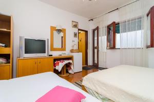 Postel nebo postele na pokoji v ubytování Apartments Rašica Molunat
