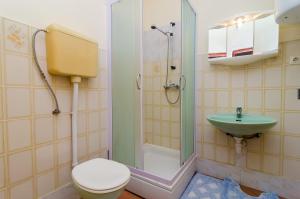 Koupelna v ubytování Apartments Rašica Molunat