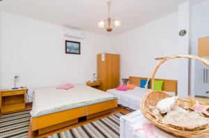 Postel nebo postele na pokoji v ubytování Apartments Rašica Molunat