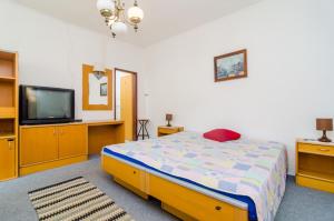 Postel nebo postele na pokoji v ubytování Apartments Rašica Molunat